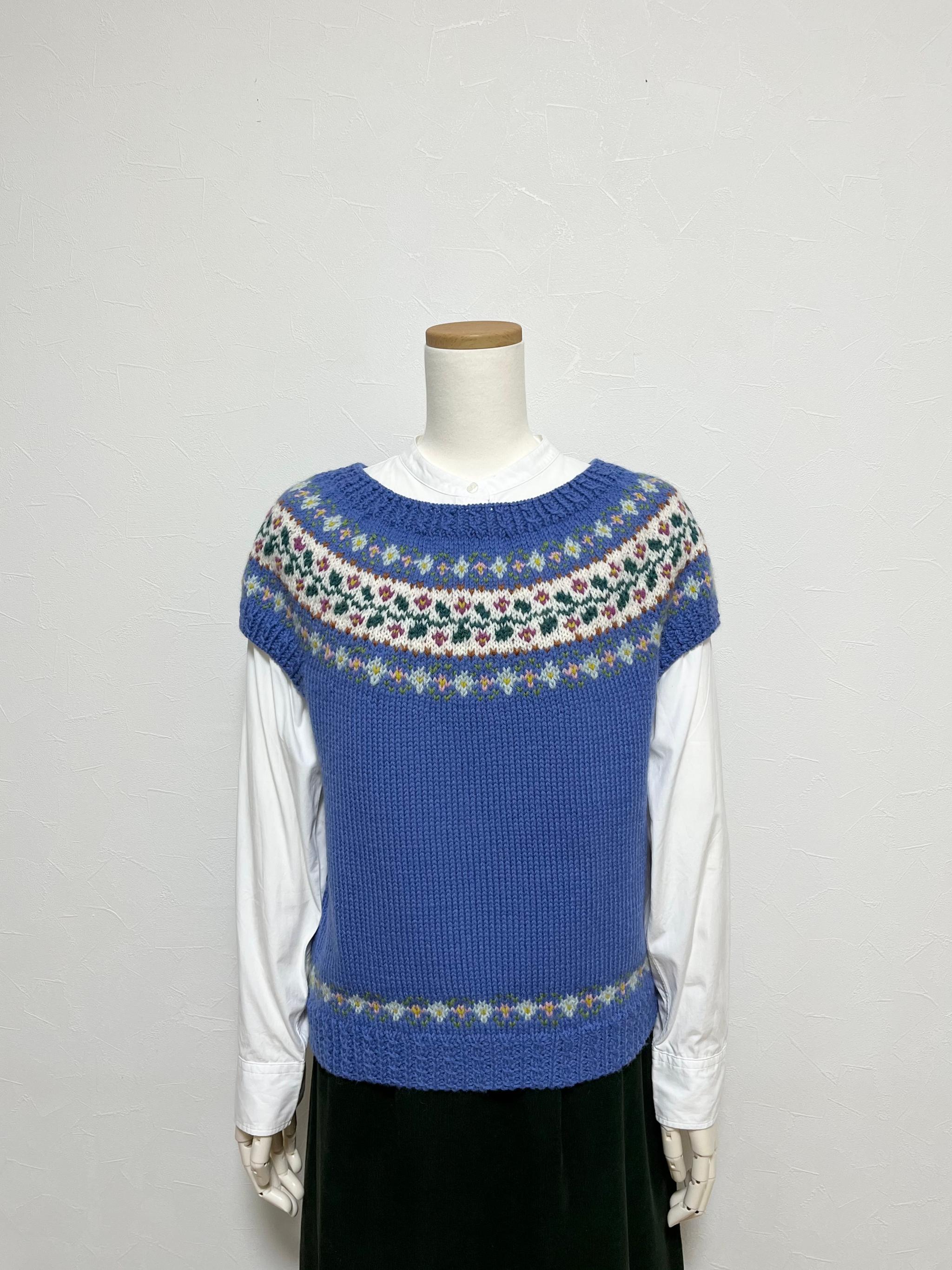 《送料無料》フラワー柄の丸ヨークベスト（ブルー）