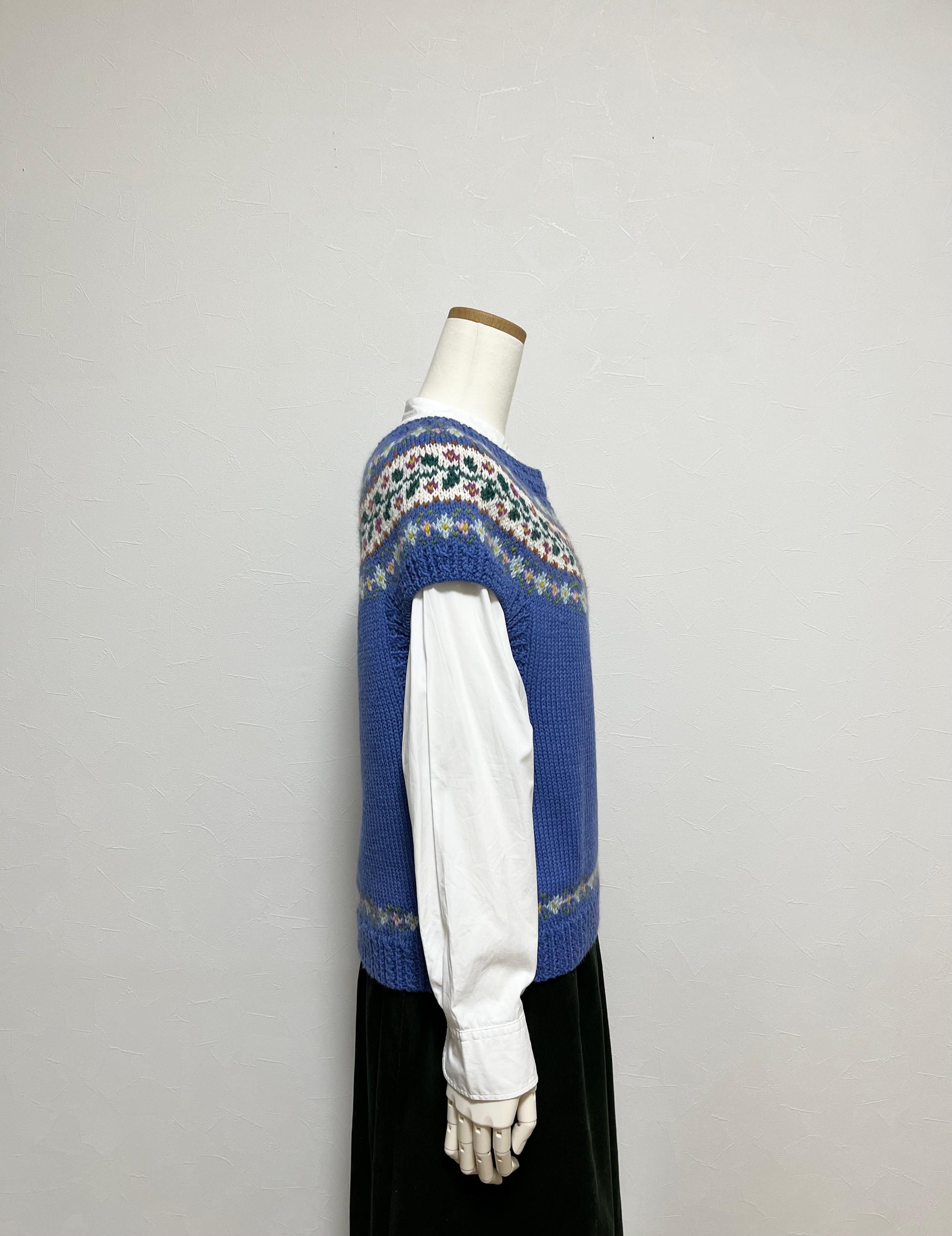 《送料無料》フラワー柄の丸ヨークベスト（ブルー） | 3枚目