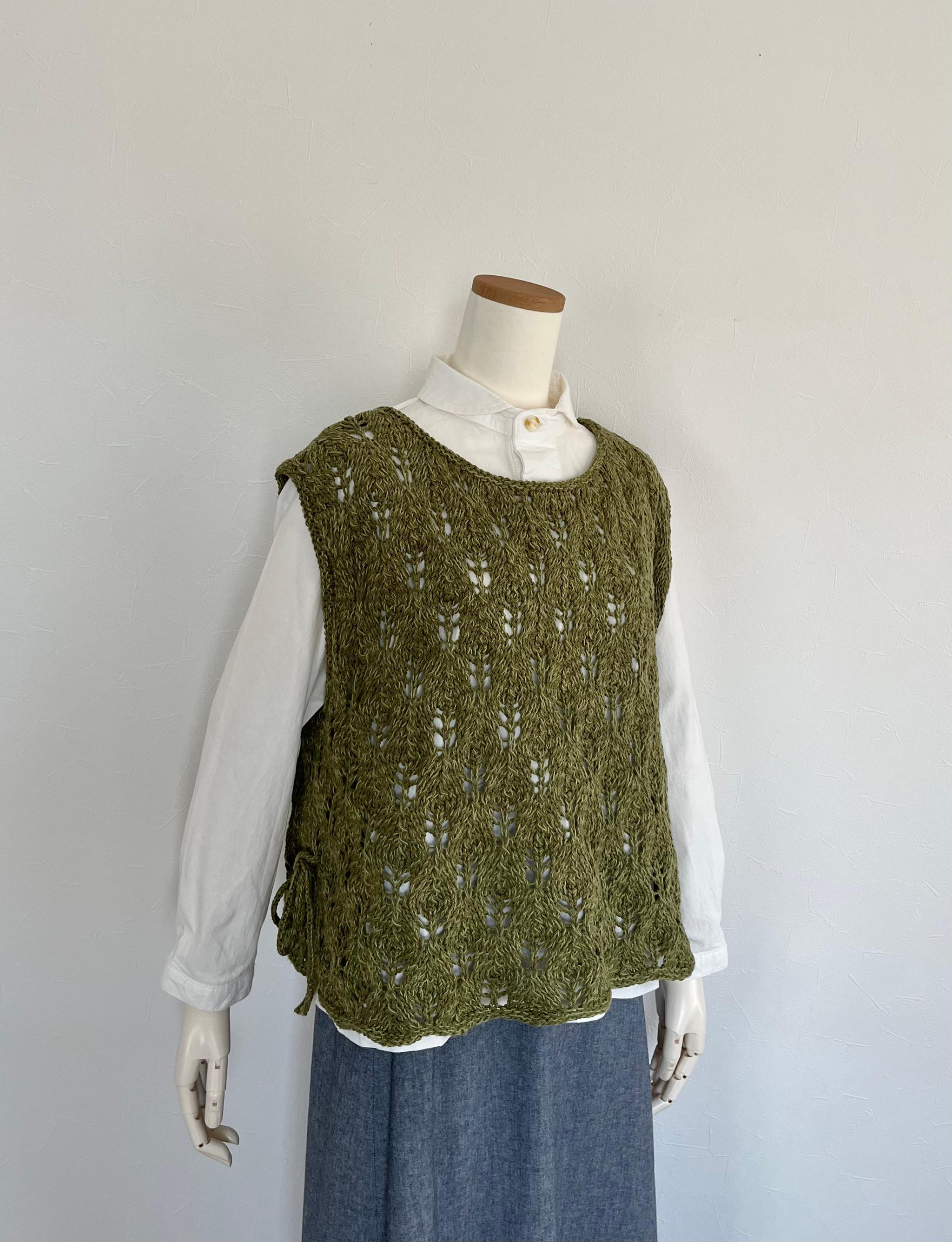 《送料無料》リボン付き透かし編みベスト（モスグリーン）1枚目の画像