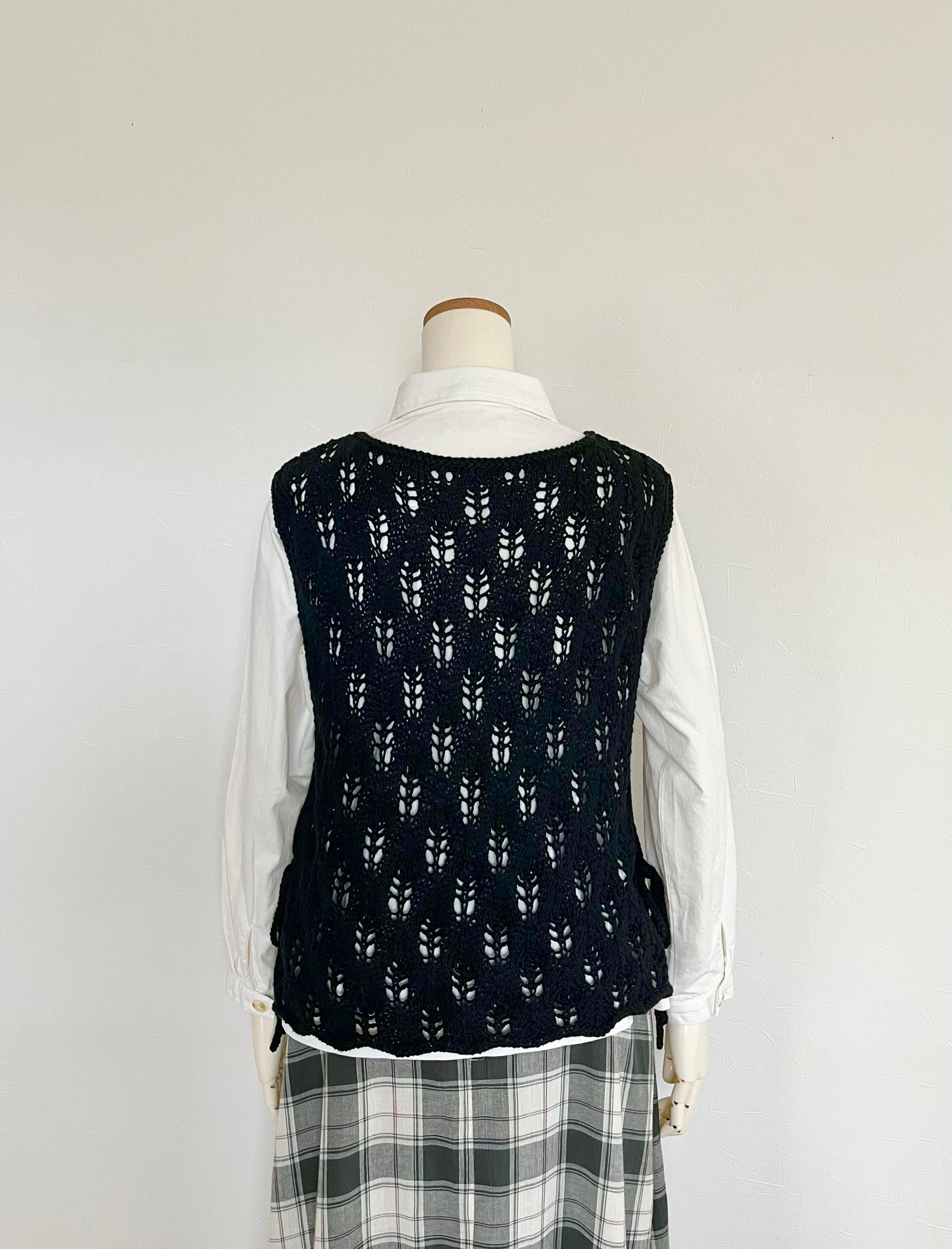 リボン付き透かし編みベスト（ブラック） | 2枚目