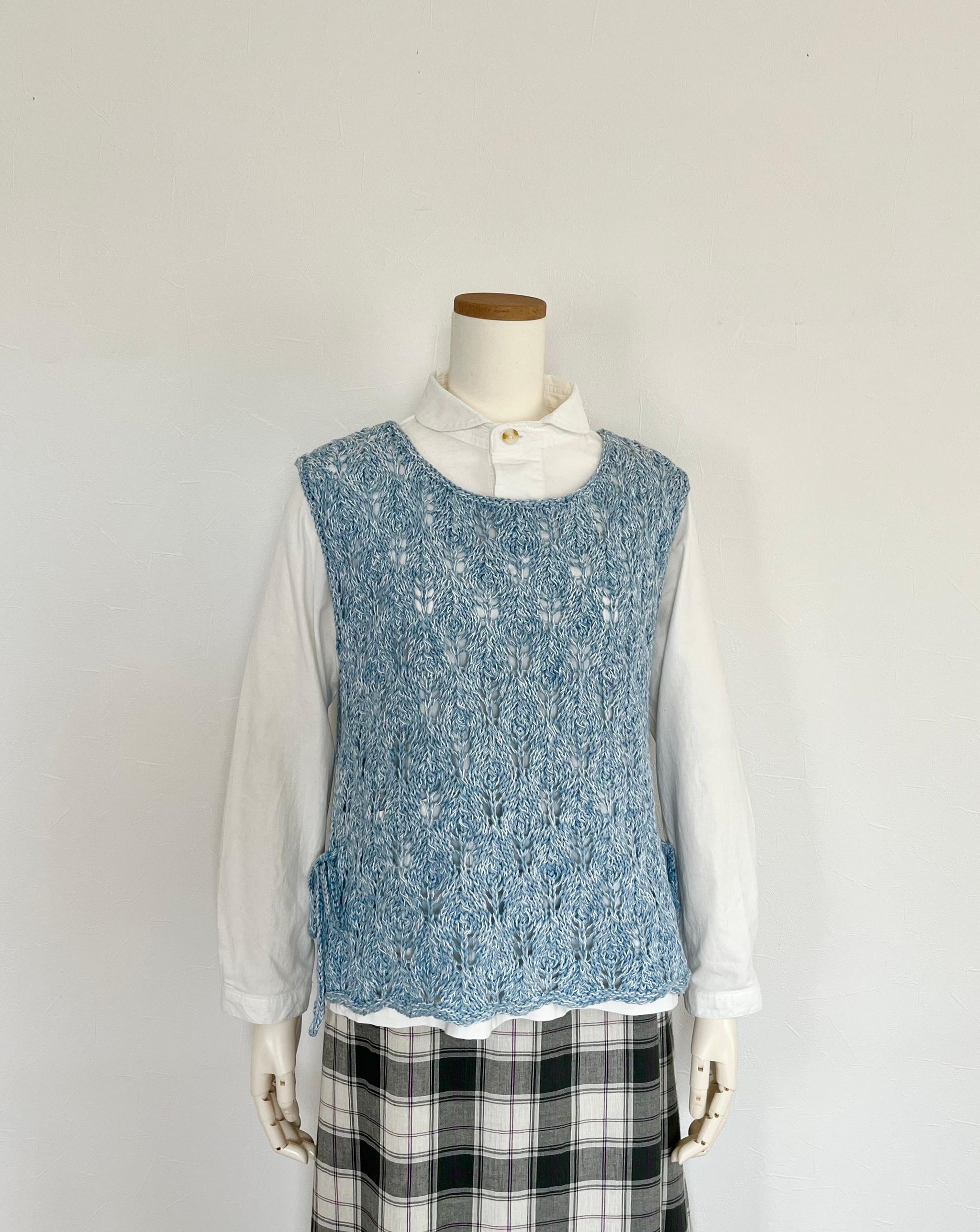 リボン付き透かし編みベスト（ライトブルー）1枚目の画像