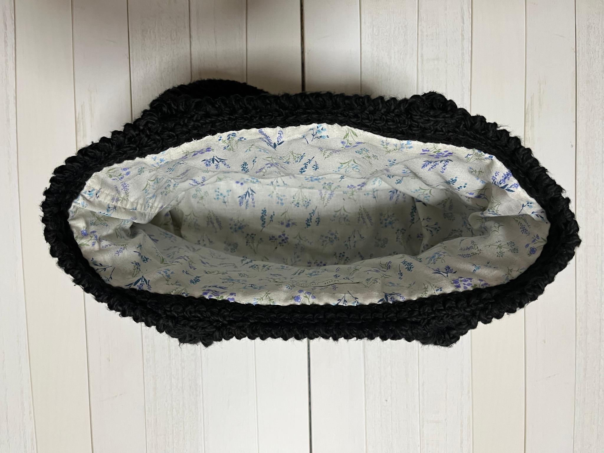 《送料無料》花モチーフを挟んだ黒の細編みバッグ | 4枚目