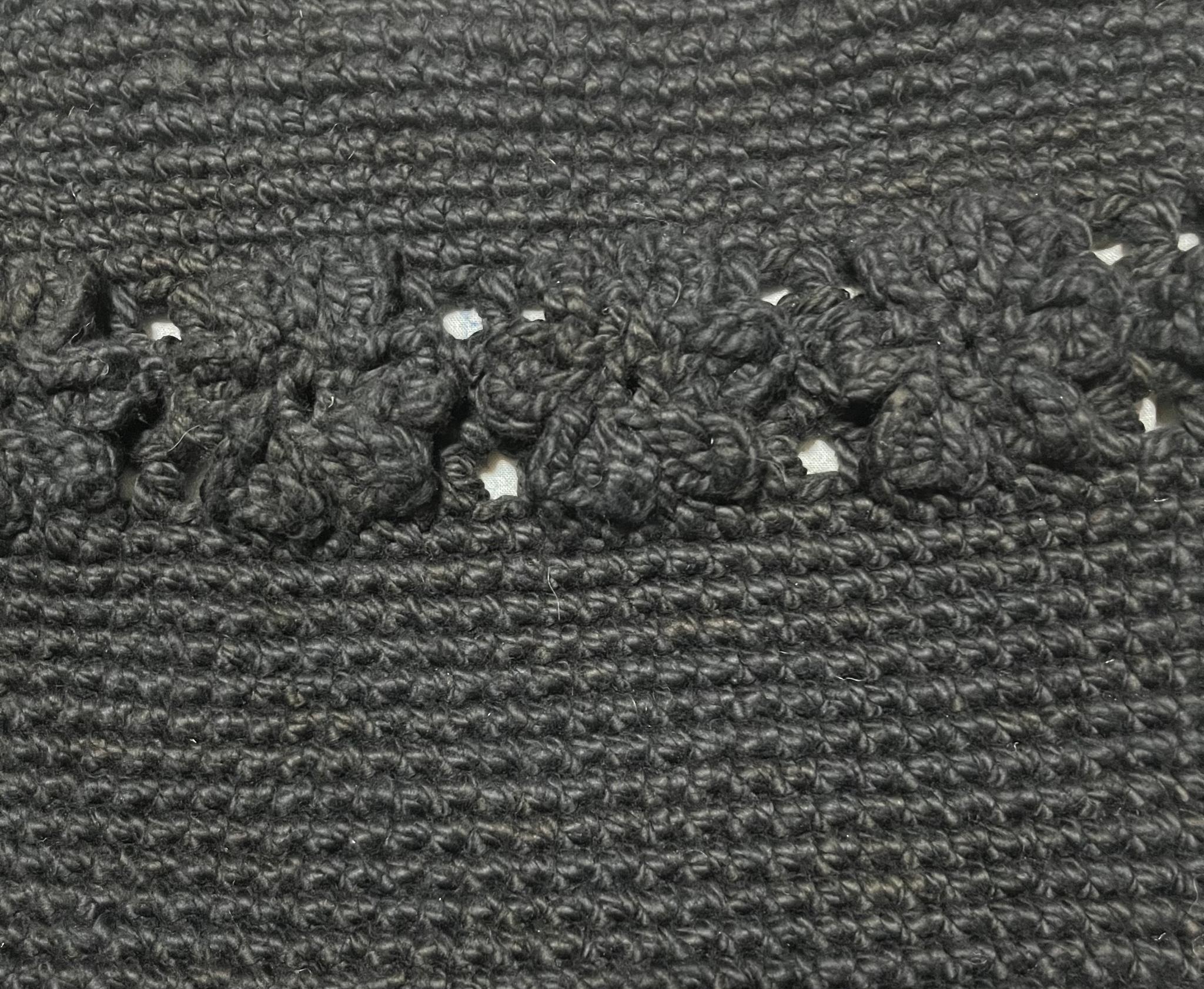 《送料無料》花モチーフを挟んだ黒の細編みバッグ | 5枚目