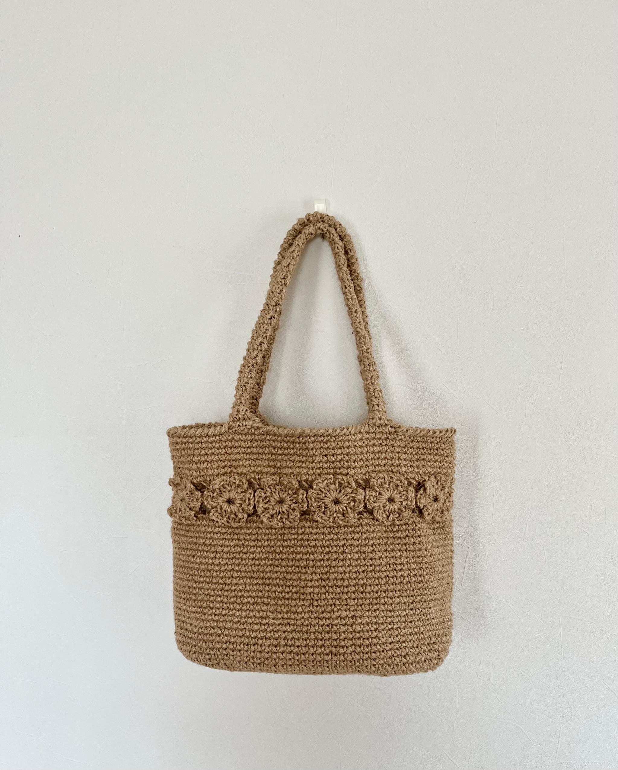 《送料無料》花モチーフを挟んだ麻の細編みバッグ1枚目の画像