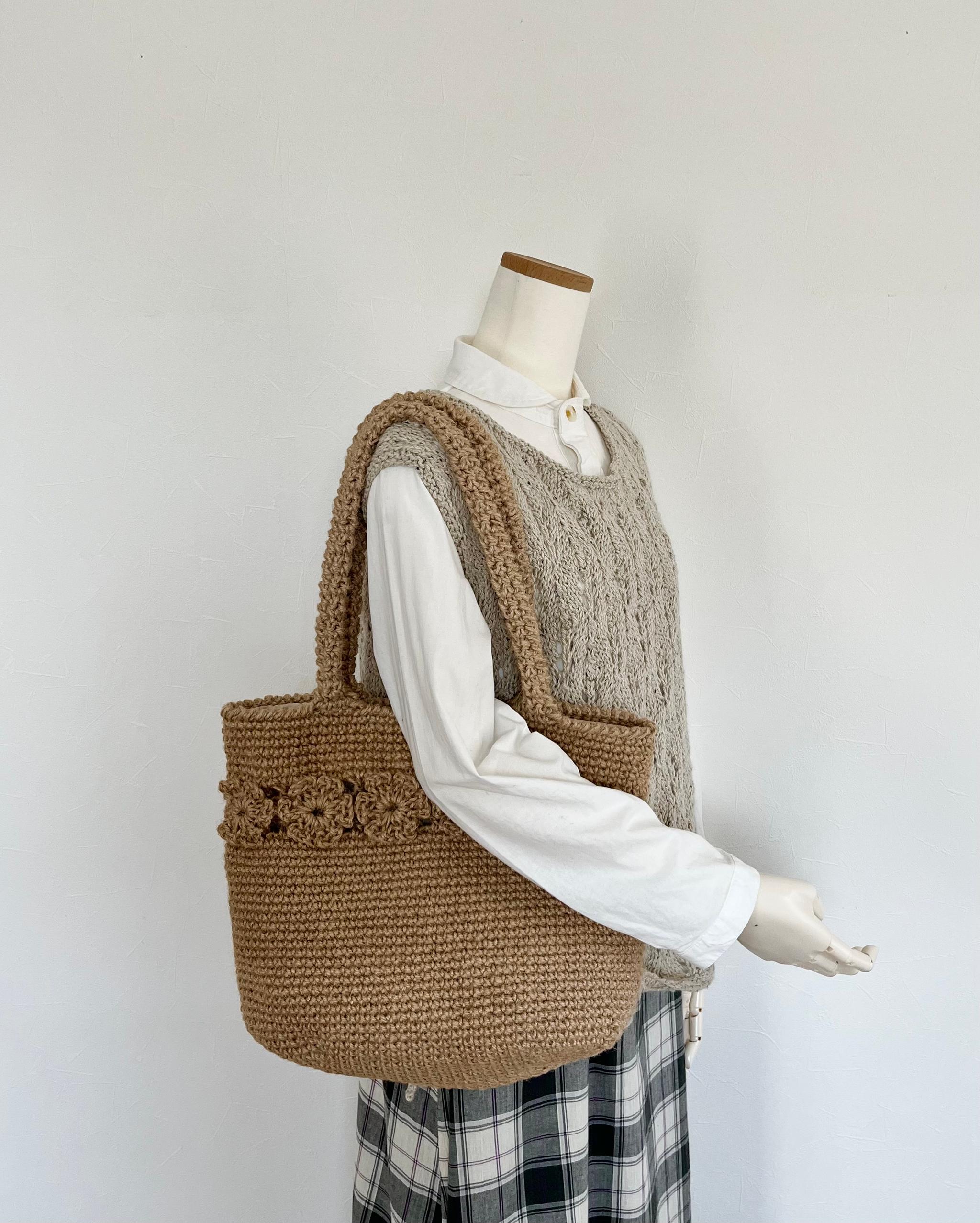 《送料無料》花モチーフを挟んだ麻の細編みバッグ | 2枚目